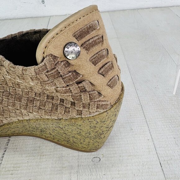 Bernie Mev Camel Basketweave Woven Stretch Slip On Wedge Heel Shoes Size 38 US 7 - Picture 15 of 16
